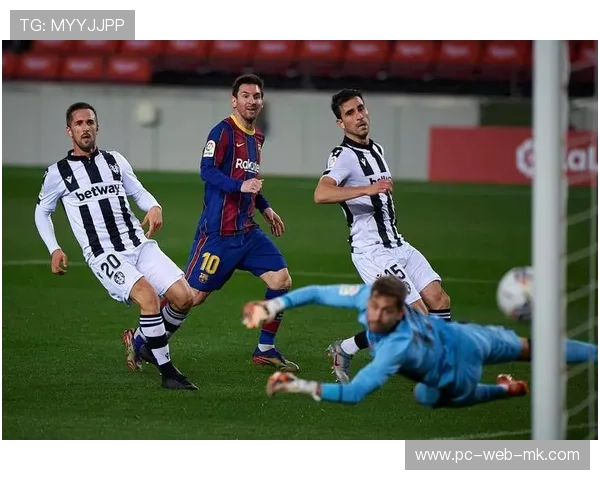 西甲巴萨外线速度制造空档，进攻顺利展开