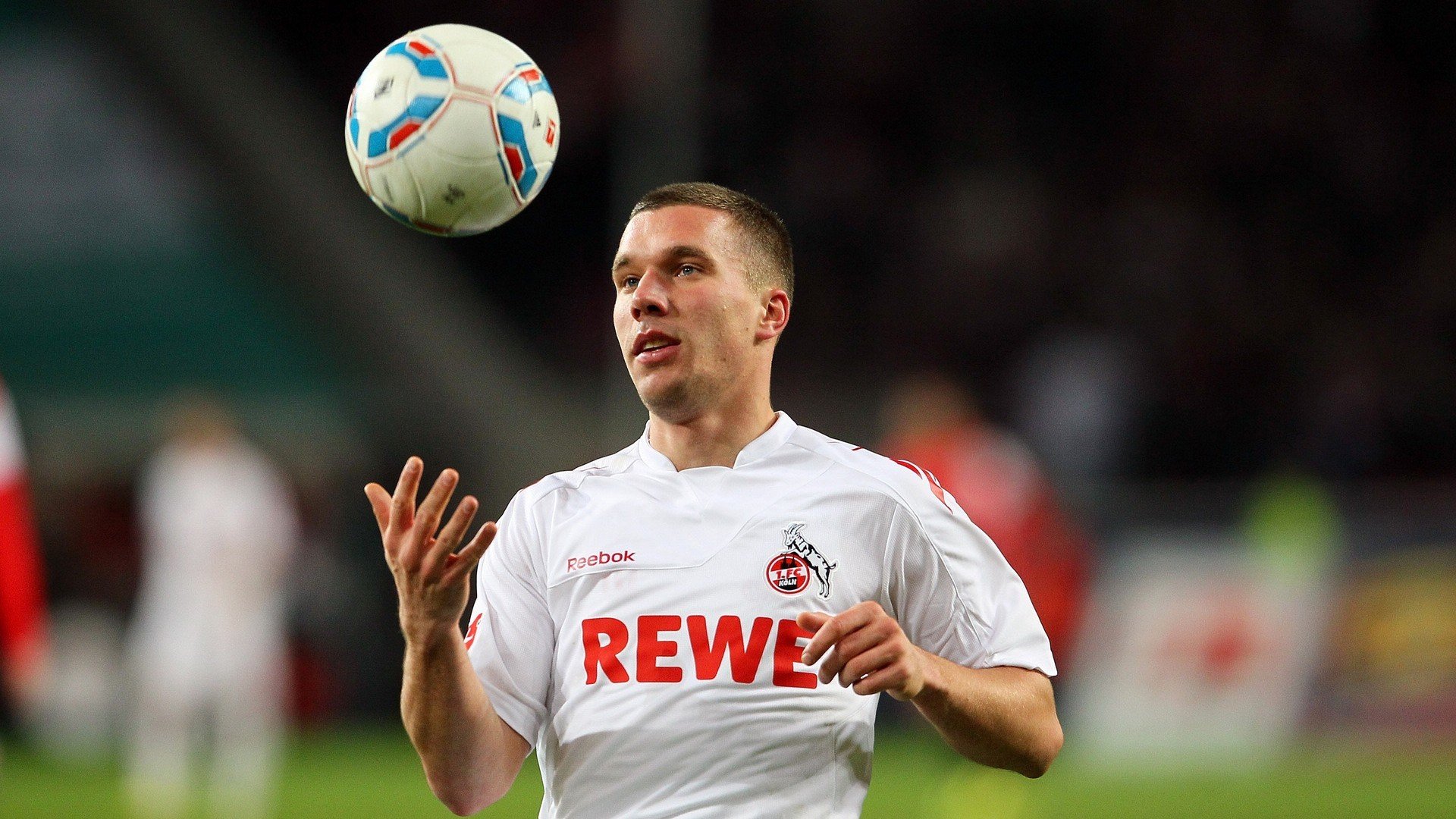 欧冠“焦点对决”：皇马VS拜仁，荣誉之战逆转精彩回顾